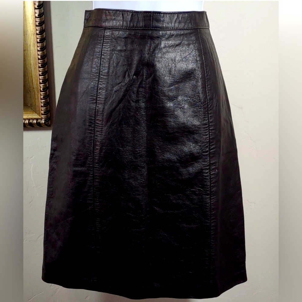 🚩Phoenix Black Leather Skirt “GORGEOUS”
     Size: Small